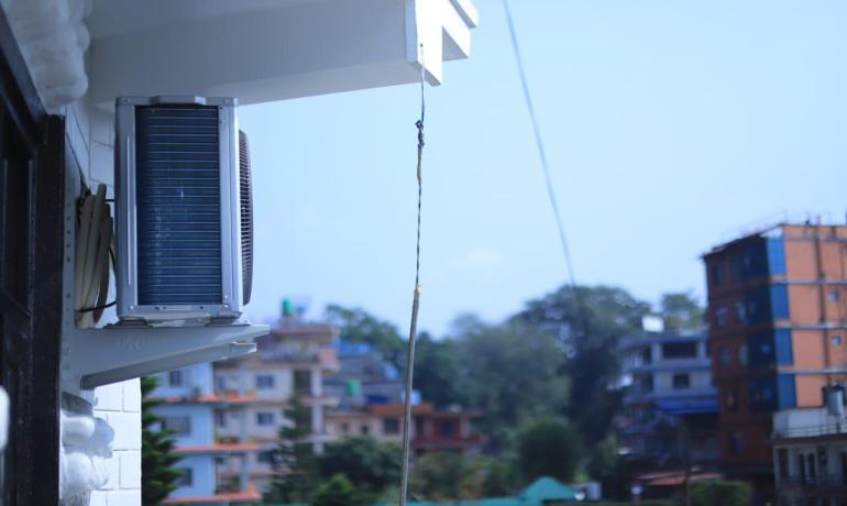 Deluxe AC Room with Breakfast (Double Bed)